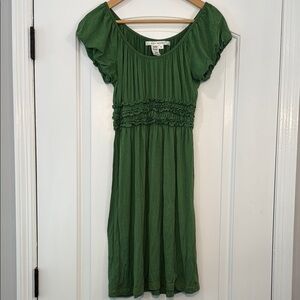 ⚫️ Max Studio Green Short Sleeve Dress Size medium